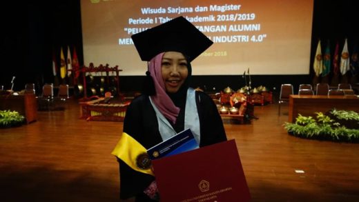 Mantan TKW korban penyiksaan lulus cum laude dari universitas