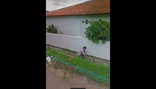 Tak melihatnya sejak SD, anak temukan ayah di Google Map