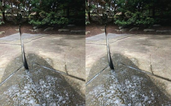 Saking kinclongnya, mobil hitam nampak seperti cermin