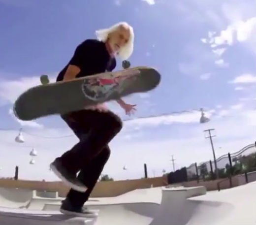 Kakek keren! Skateboarder 64 tahun buktikan tak ada kata terlambat
