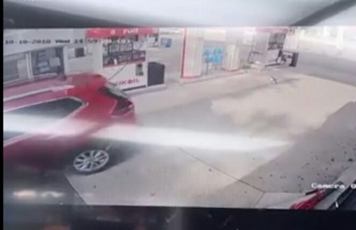 Video: Mobil asal tancap gas, pom bensin nyaris kebakaran