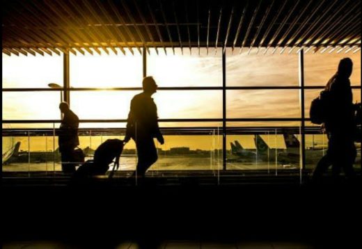 Calon penumpang pesawat ketahuan bawa kepala babi panggang di dalam koper