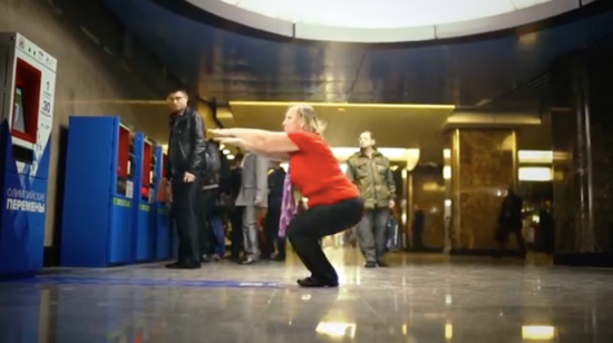 Squats 30 kali untuk dapetin tiket kereta gratis