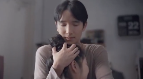 Mungkin ini adalah iklan snack coklat teraneh di dunia