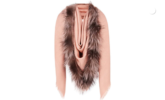 Brand mewah Italia jual syal mirip vagina dengan bulu asli