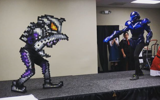 Artist ciptakan kostum game 2D jadul, mirip banget