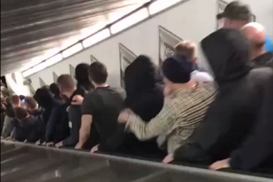 Video: Eskalator stasiun kereta jebol, puluhan orang luka