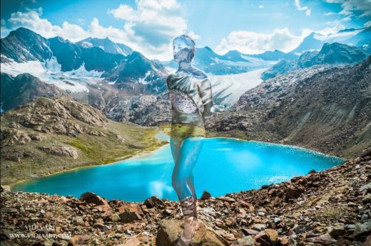 Bodypainting keren, hasilnya transparan menyatu dengan alam