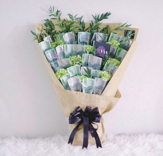 Bukan bunga, ada florist jual buket berisi uang