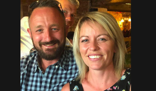 Pacarnya sendiri dilelang di eBay dan banyak yang nawar