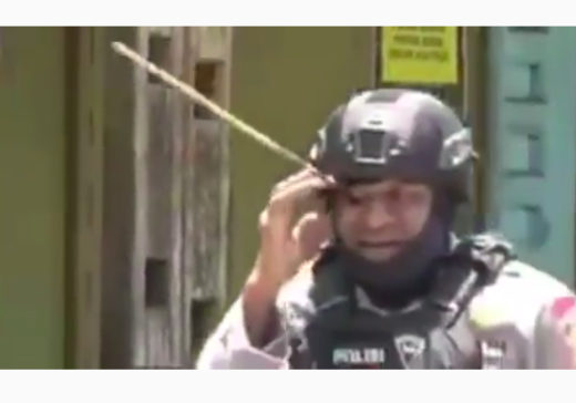Video: Polisi Indonesia jagoan, panah nancep di mata masih bisa jalan