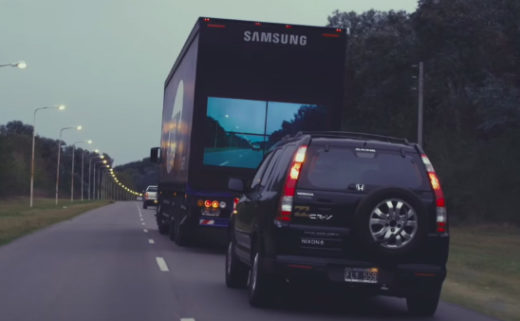 Safety Truck: Layar di belakang biar aman buat yang nyalip