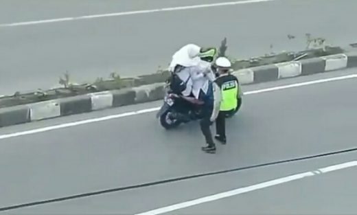 Video pemotor putar arah dan ngebut demi melarikan diri dari razia polisi