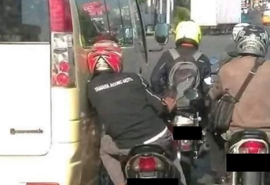 Siapa nih? Capek banget kayaknya