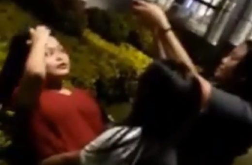Video: Sampai jatuh demi foto bagus, ada yang rela gini buat Instagram?