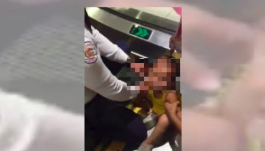 Tangan balita nyangkut di eskalator mall, videonya viral